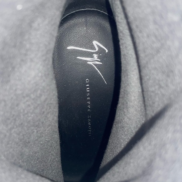 Giuseppe Zanotti ankle boots in chrome - Picture 5 of 6